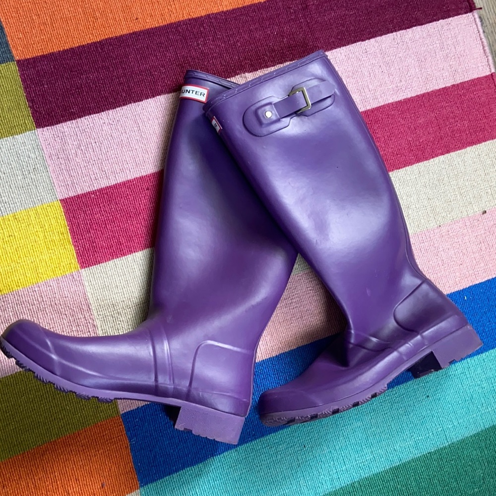 EUC purple Hunter foldable rain boots sz10